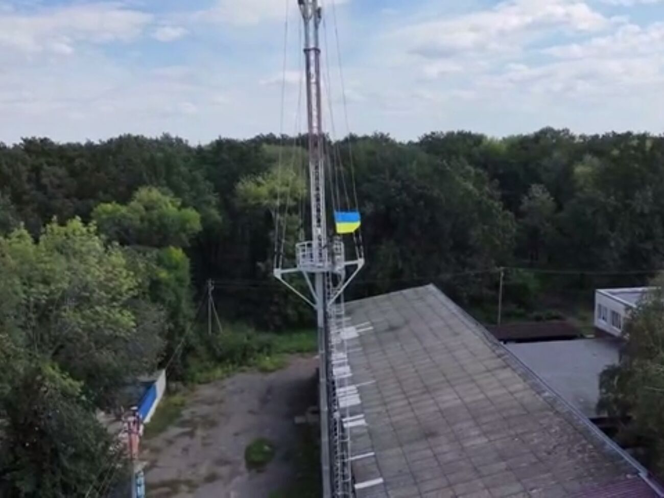 ВСУ подняли украинский флаг над поселком Чкаловское
