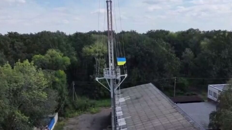 ВСУ подняли украинский флаг над поселком Чкаловское