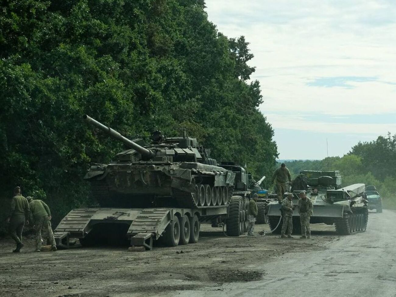 Залужный: До выхода на государственную границу остается 50 км