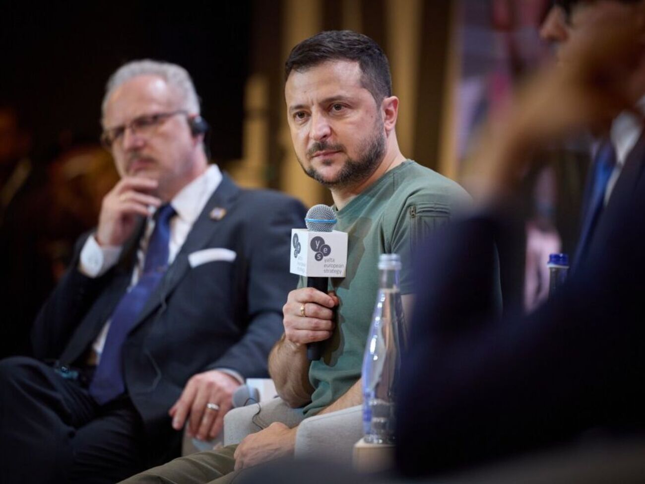 По мнению Пугачева, на Зеленском (на фото) "все держится"