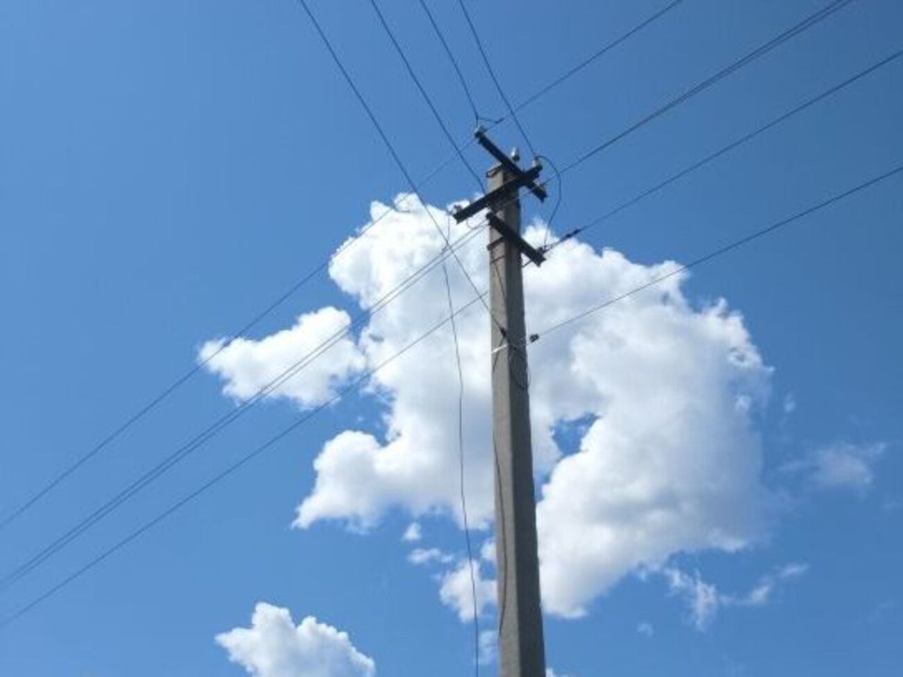 Щойно&nbsp; це стане можливим,&nbsp;енергетики відремонтують пошкоджені обстрілами мережі та відновлять світло, зазначили у компанії