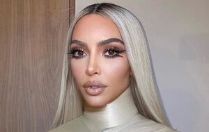 Кардашян выбрала одежду пастельных тонов