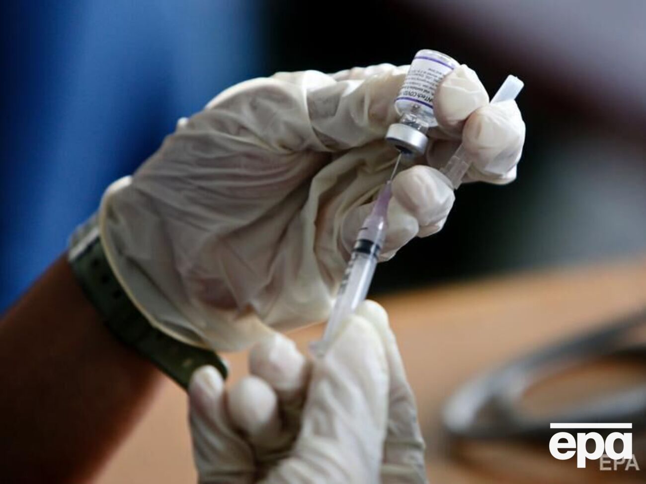 EMA рекомендовало разрешить новую бустерную дозу вакцины против коронавируса