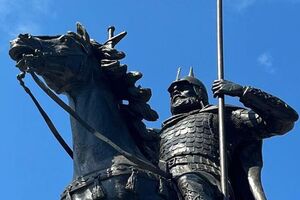 Перед установкой памятника Невскому оккупанты снесли мемориал украинским военным