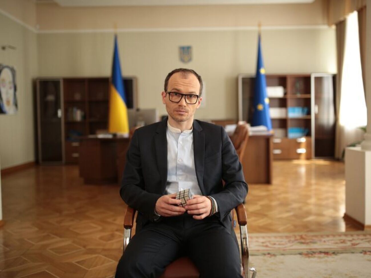 Украина "ломает через колено" западных юристов, чтобы доказать, что получение репараций от РФ активами, замороженными в третьих странах, &ndash; оптимальный путь, заявил Малюська