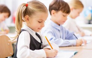 Украинских детей в оккупированном Мариуполе заставляют учить гимн России