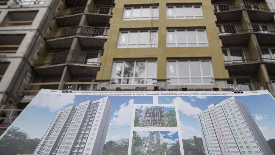 В Киеве продолжается восстановление поврежденных оккупантами домов