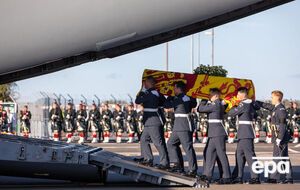13 вересня труну королеви Єлизавети II доставили в Лондон