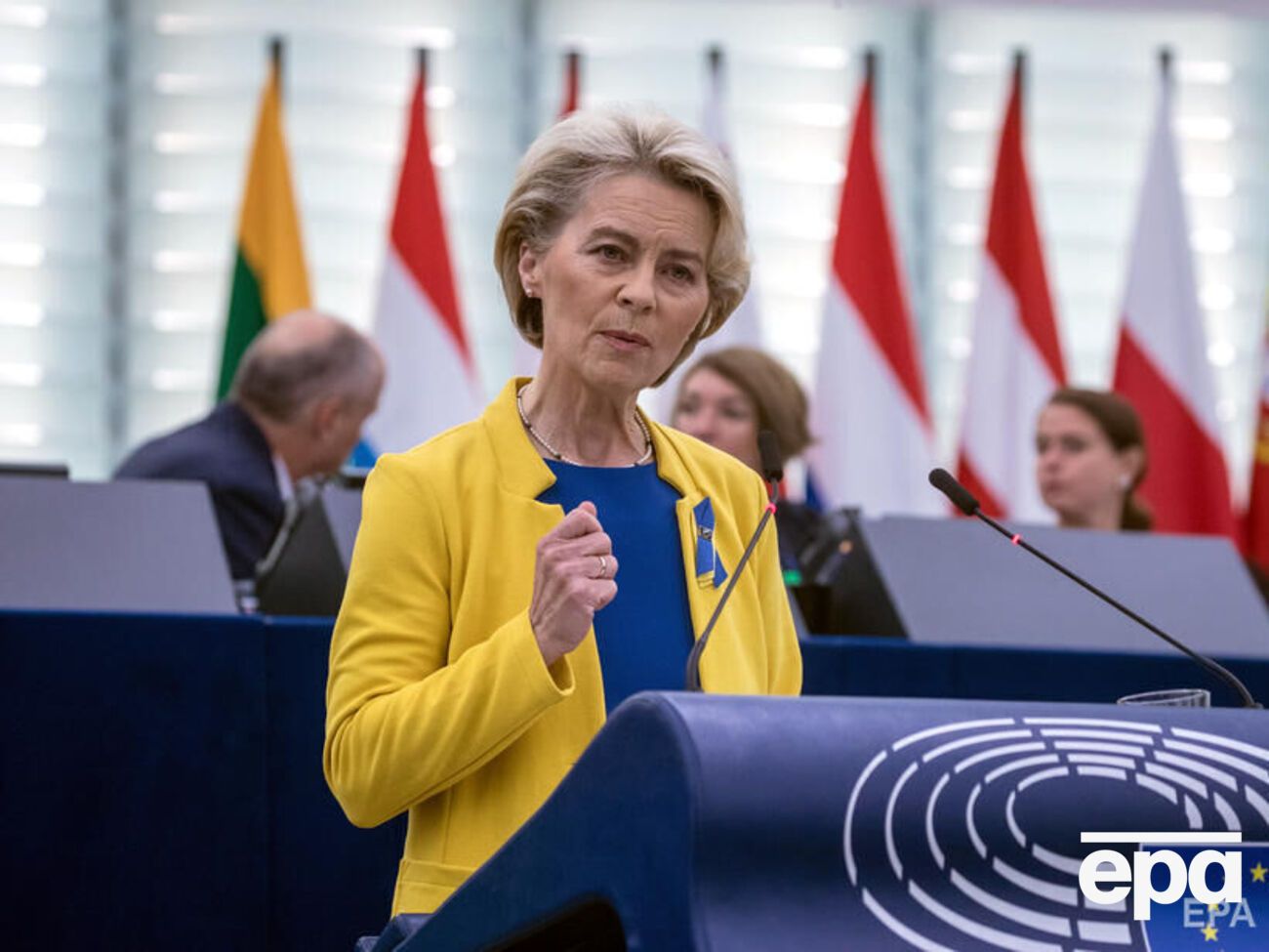 Улітку 2022 року фон дер Ляєн також продемонструвала підтримку українцям, убравшись у синьо-жовті кольори