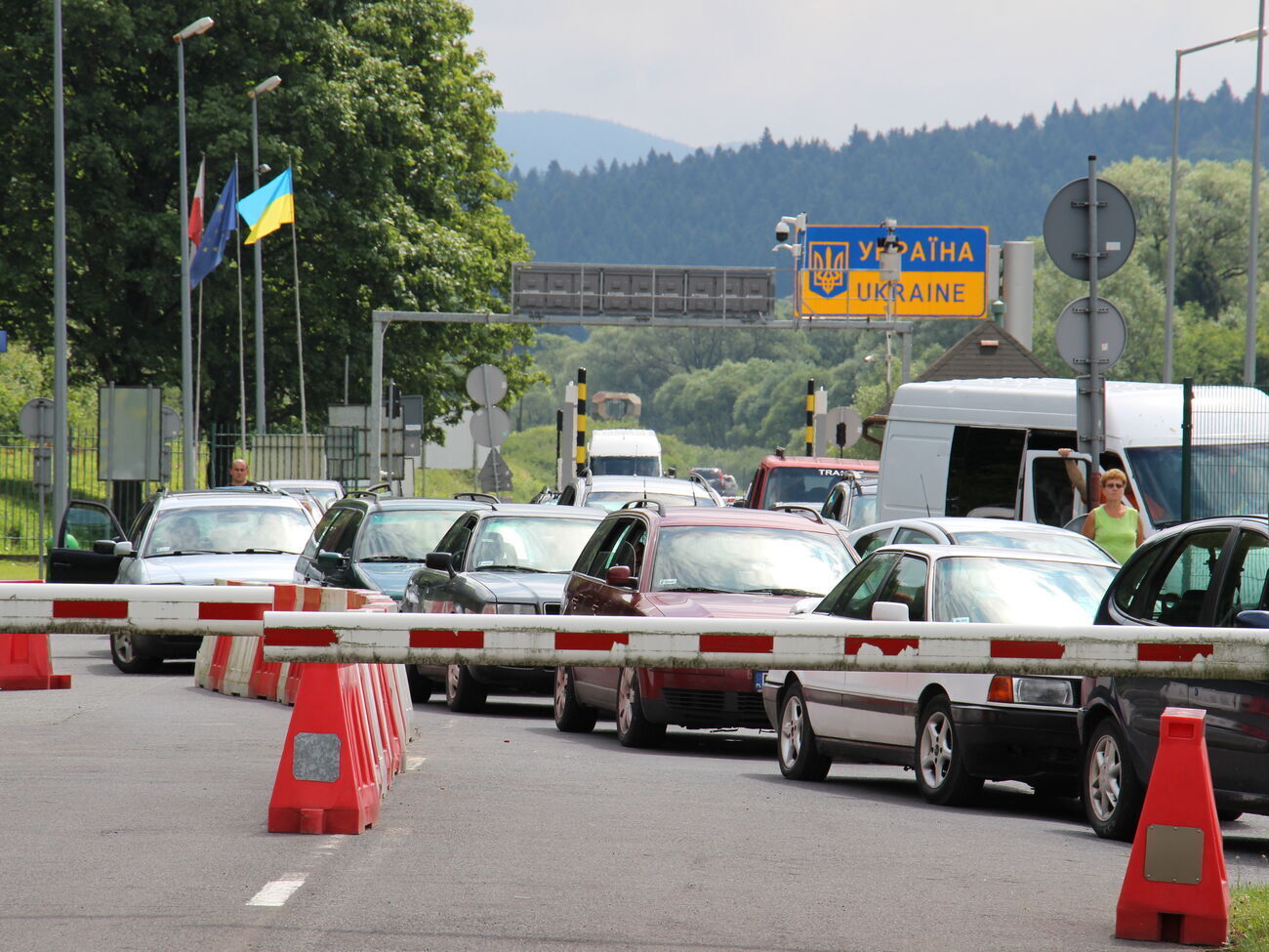 У Раді пропонують випускати чоловіків за кордон за гроші