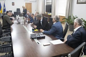 У Києві підписали договори про надання грошей на відновлення громадам, які їх не мають