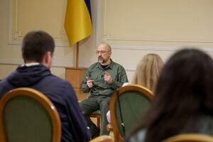 За словами Шмигаля, на звільнених територіях, зокрема, удосконалять наявні фортифікаційні споруди