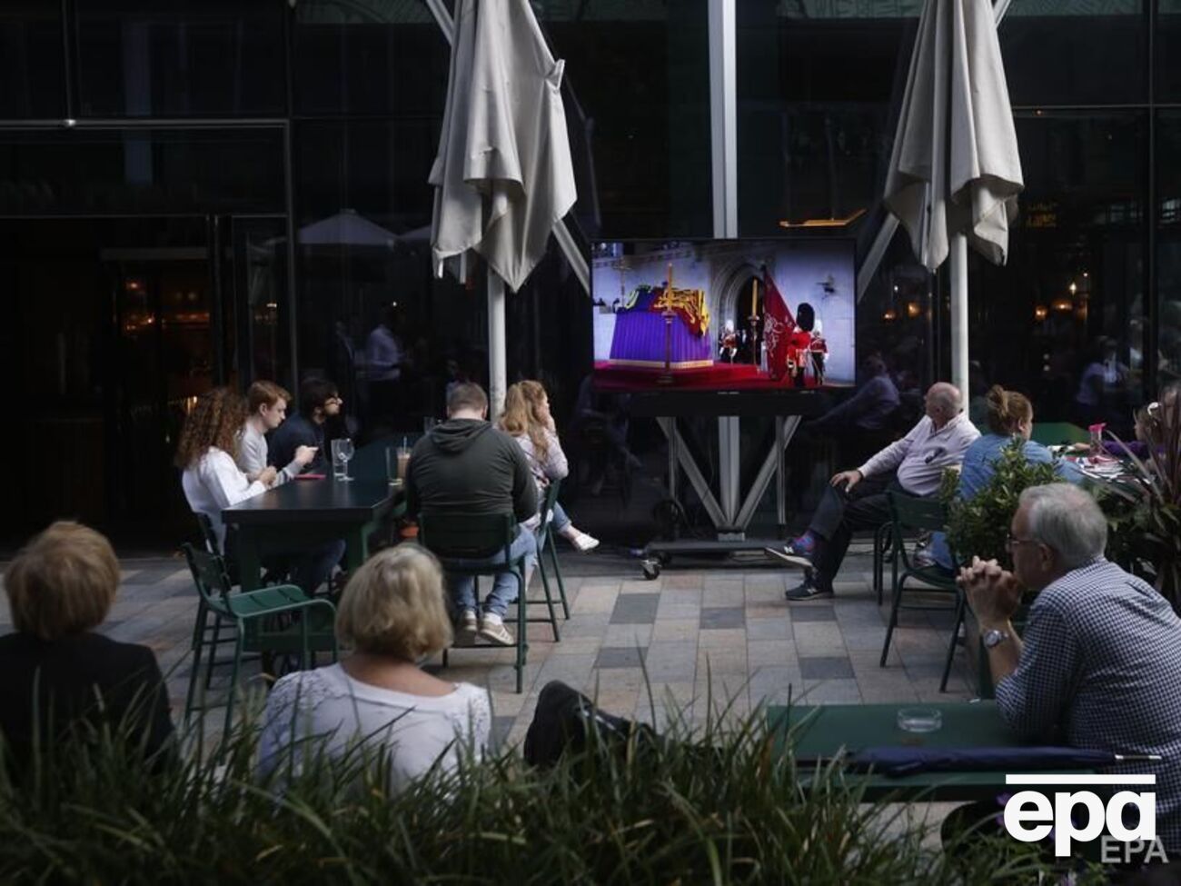 Похороны монарха покажут в прямом эфире