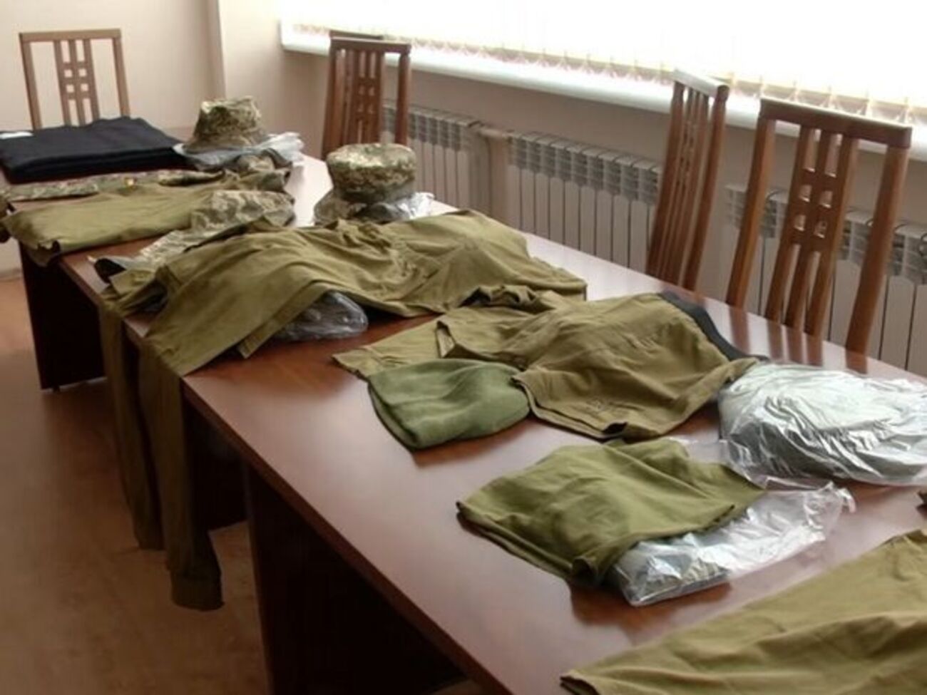 Шкарпетки, футболки, труси та сорочки шиють із турецької сировини