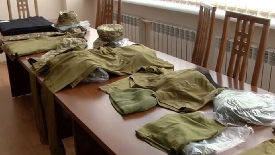 Шкарпетки, футболки, труси та сорочки шиють із турецької сировини
