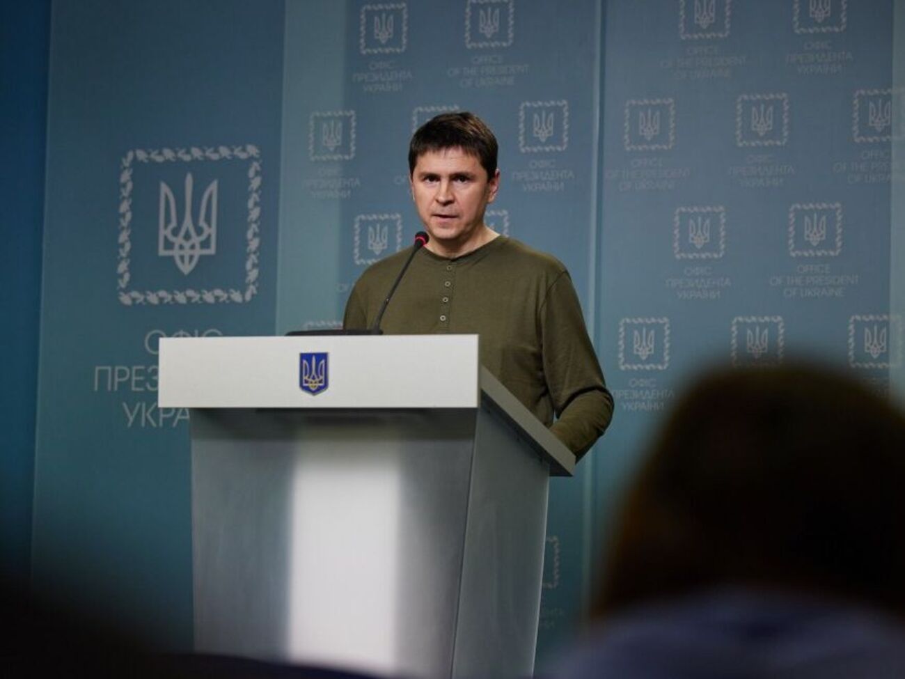 Подоляк закликав союзників України до нових постачань озброєння