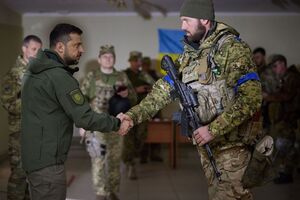 Зеленский поблагодарил военных за защиту суверенитета и территориальной целостности Украины