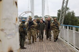 Зеленский посетил освобожденный Изюм. Фоторепортаж