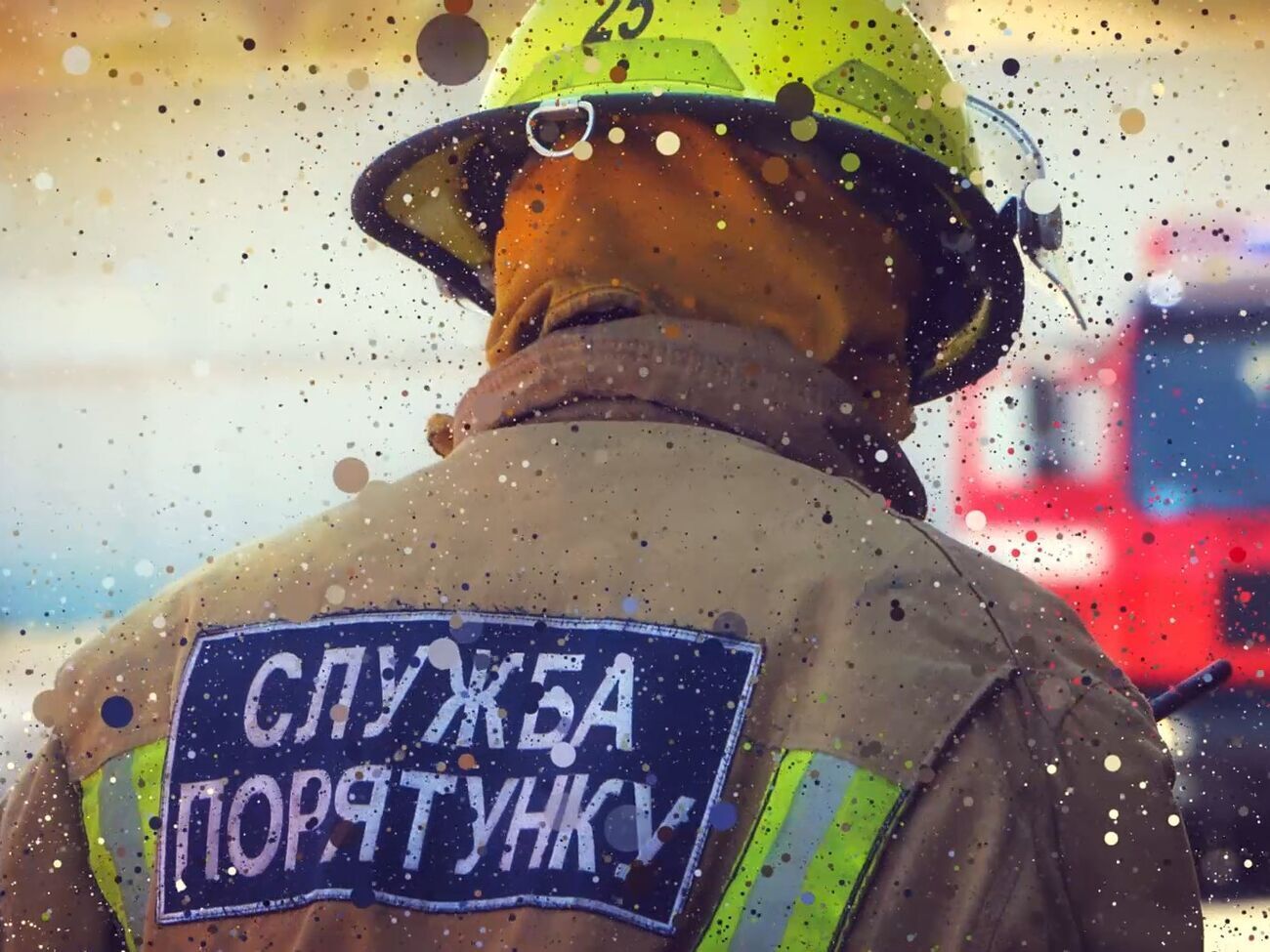 На месте обстрела работают сотрудники ГСЧС