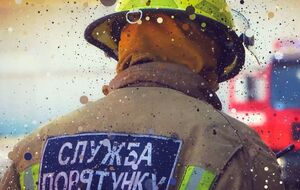 На месте обстрела работают сотрудники ГСЧС