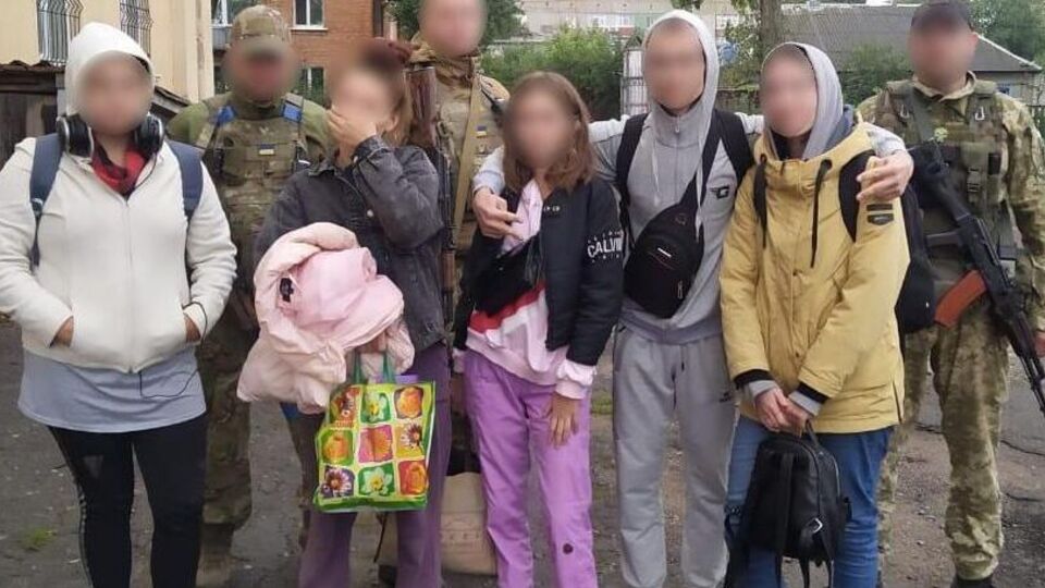 Прикордонники врятували дітей, яких окупанти закрили у підвалі