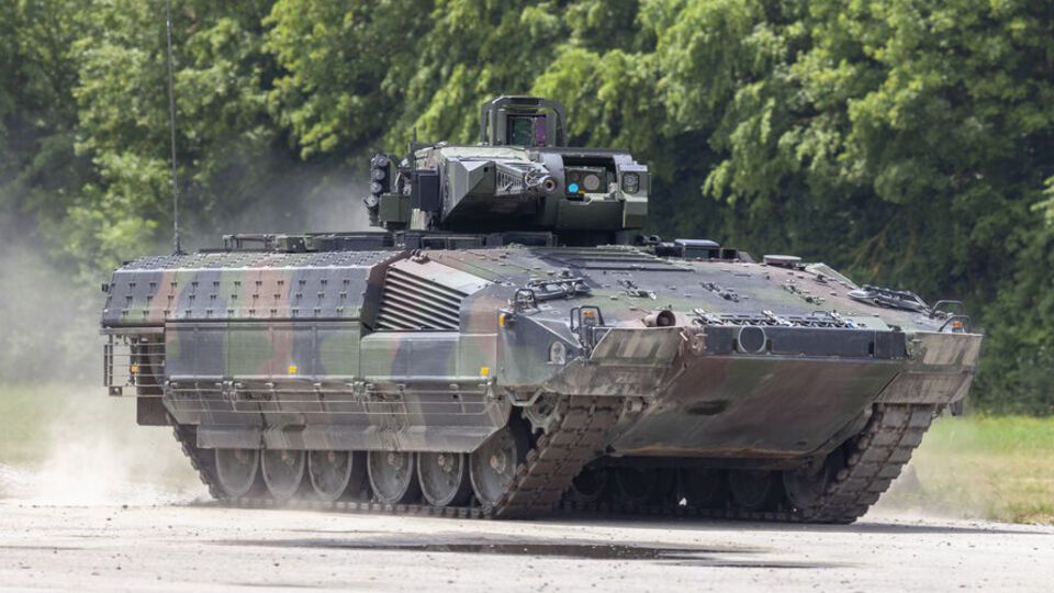 Ландсбергіс не уточнив, які саме бронетранспортери передадуть Україні