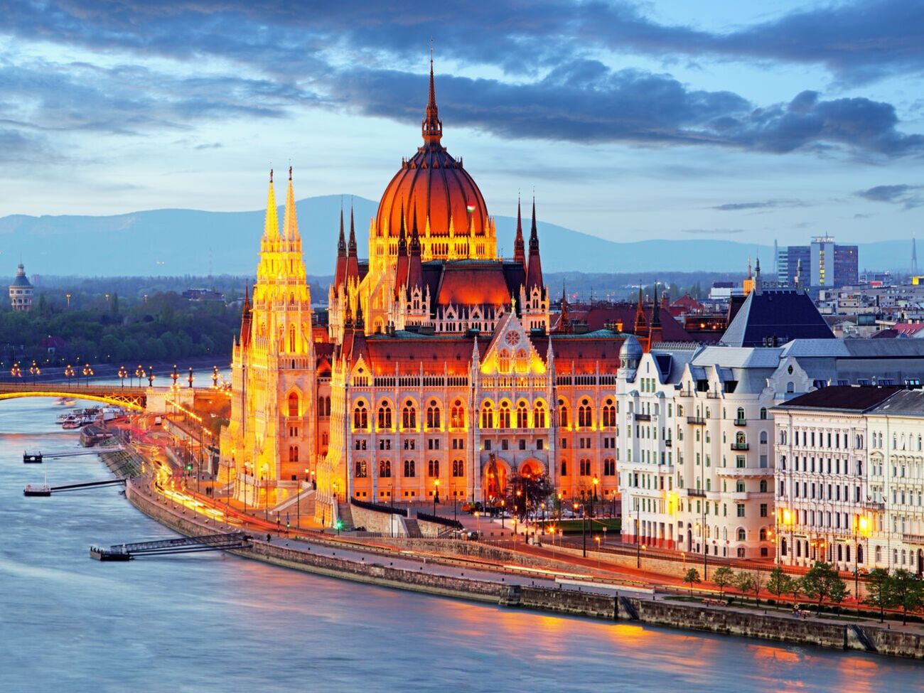 Европарламент осуждает "преднамеренные и систематические усилия Венгрии" по подрыву европейских ценностей