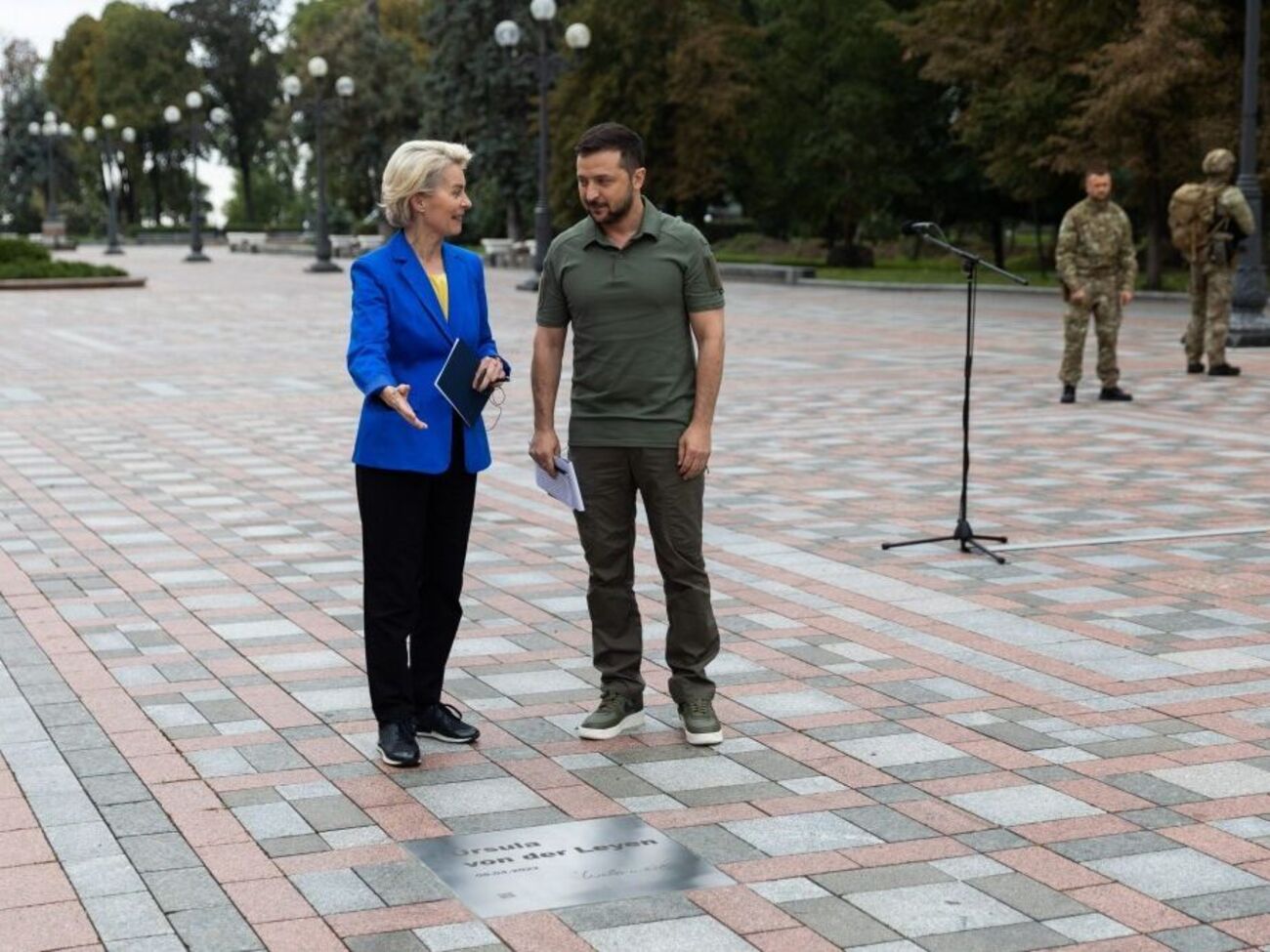 На відкритті таблички були присутні фон дер Ляєн і Зеленський