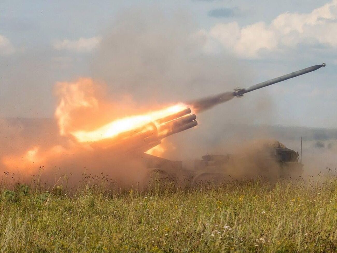 Ракети окупантів влучили у поле у зв'язку з чим сталося загоряння сухостою, зазначив Старух
