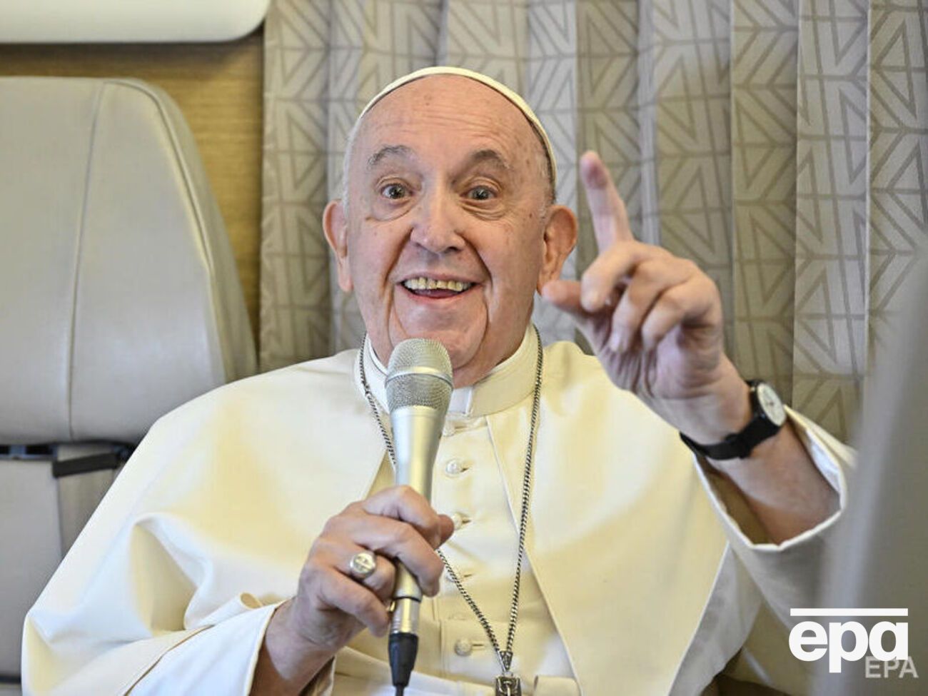 Франциск допустив пропорційне використання смертоносної зброї для самооборони проти нації-агресора