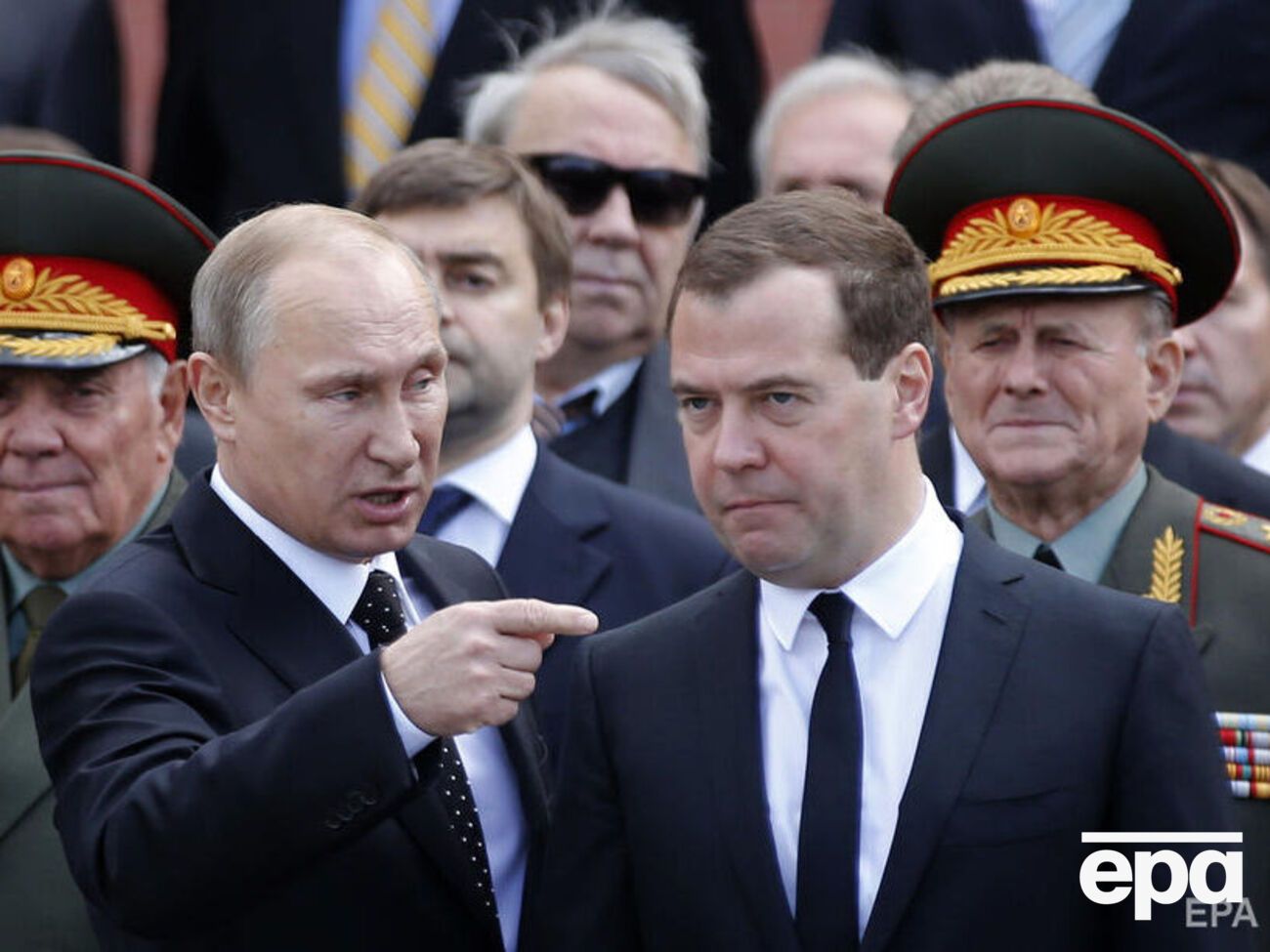 Російські чиновники почали знімати "стрес від війни" за допомогою алкоголю, Путін стривожений