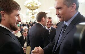 Аксенов (справа) поддержал инициативу Кадырова по подготовке добровольцев в регионах РФ