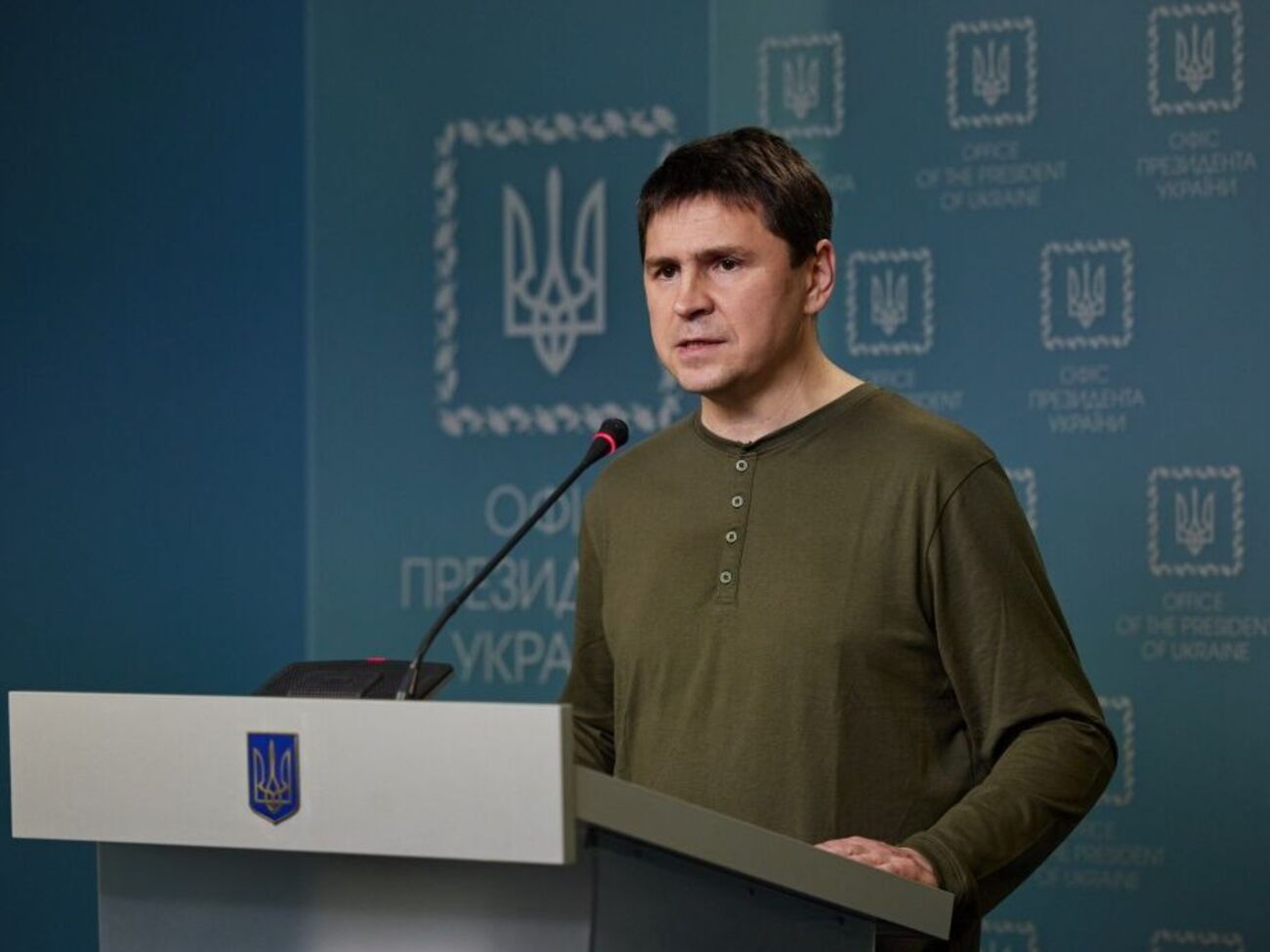 Подоляк осудил сторонников "замораживания" войны
