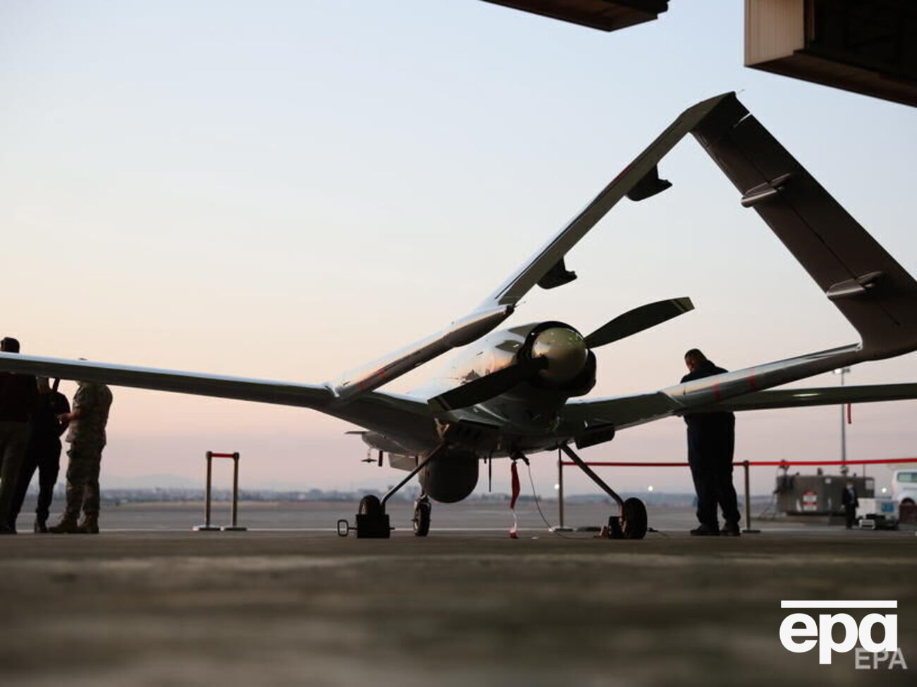 За песню о "Байрактаре" преподаватель сел под арест