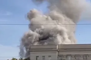 У Херсоні над місцем вибухів у будівлі апеляційного суду піднімається дим