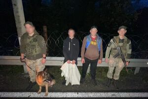19-летний и 28-летний жители села Ганычи Тячевского района пытались преодолеть заградительный забор