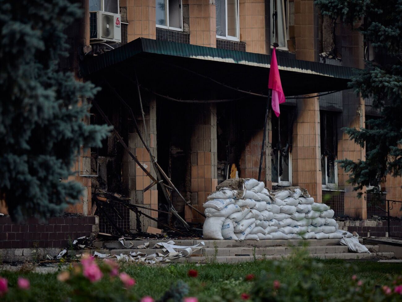 Окупанти влаштовували катівні в адміністративних будівлях окупованих міст