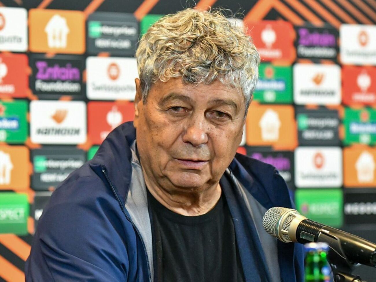 Луческу: Хтось має бути разом із футболістами і допомагати їм пройти через цей важкий момент