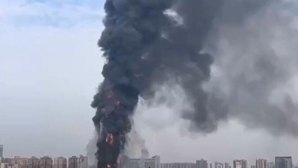 Горело здание в центре города