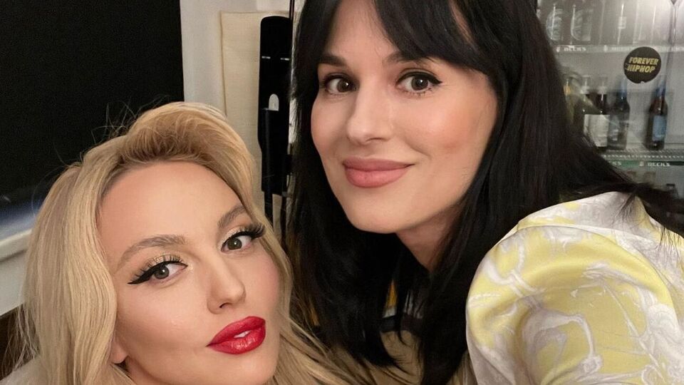 Первый выпуск шоу "Взрослые девочки" с участием Поляковой и Ефросининой вышел в сентябре минувшего года