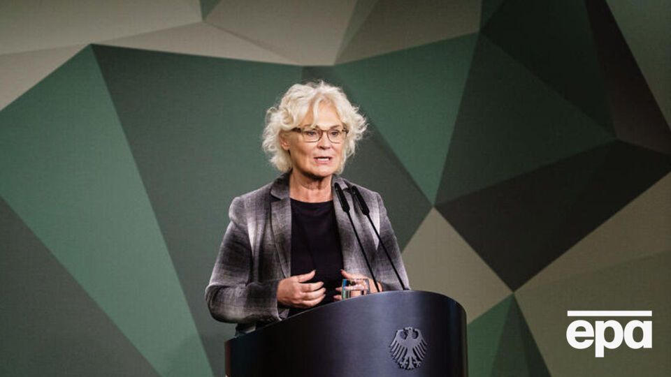 Ламбрехт заявила, що РФ необхідно відремонтувати велику кількість техніки