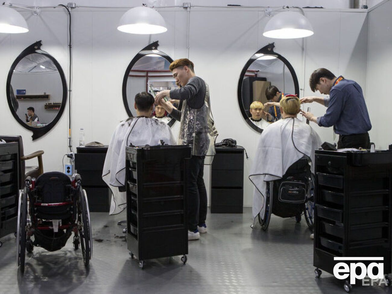 В КНДР запрещают работу частных парикмахерских