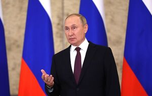 Россия воюет против Украины не полной армией, отметил Путин