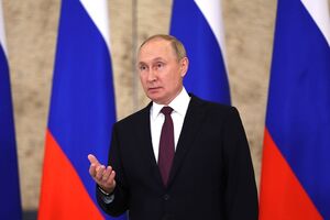 Росія воює проти України не повною армією, зазначив Путін