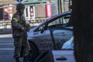 Во время комендантского часа передвигаться по улицам гражданским запрещено