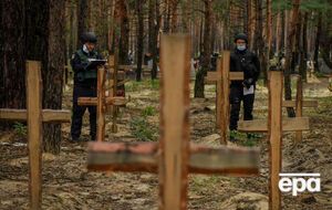 В Ізюмі розпочали ексгумацію тіл у місці масового поховання загиблих