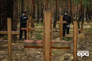 В Ізюмі розпочали ексгумацію тіл у місці масового поховання загиблих