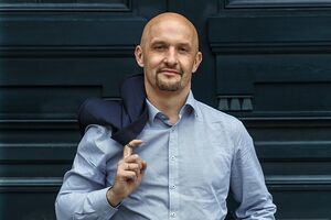 Сартс появился на публике в носках от украинского производителя в поддержку 112-й бригады ТРО