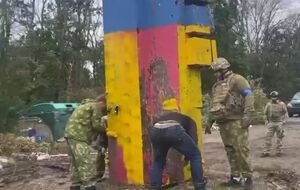 Стела в Купянске снова сине-желтая, отметил Немичев