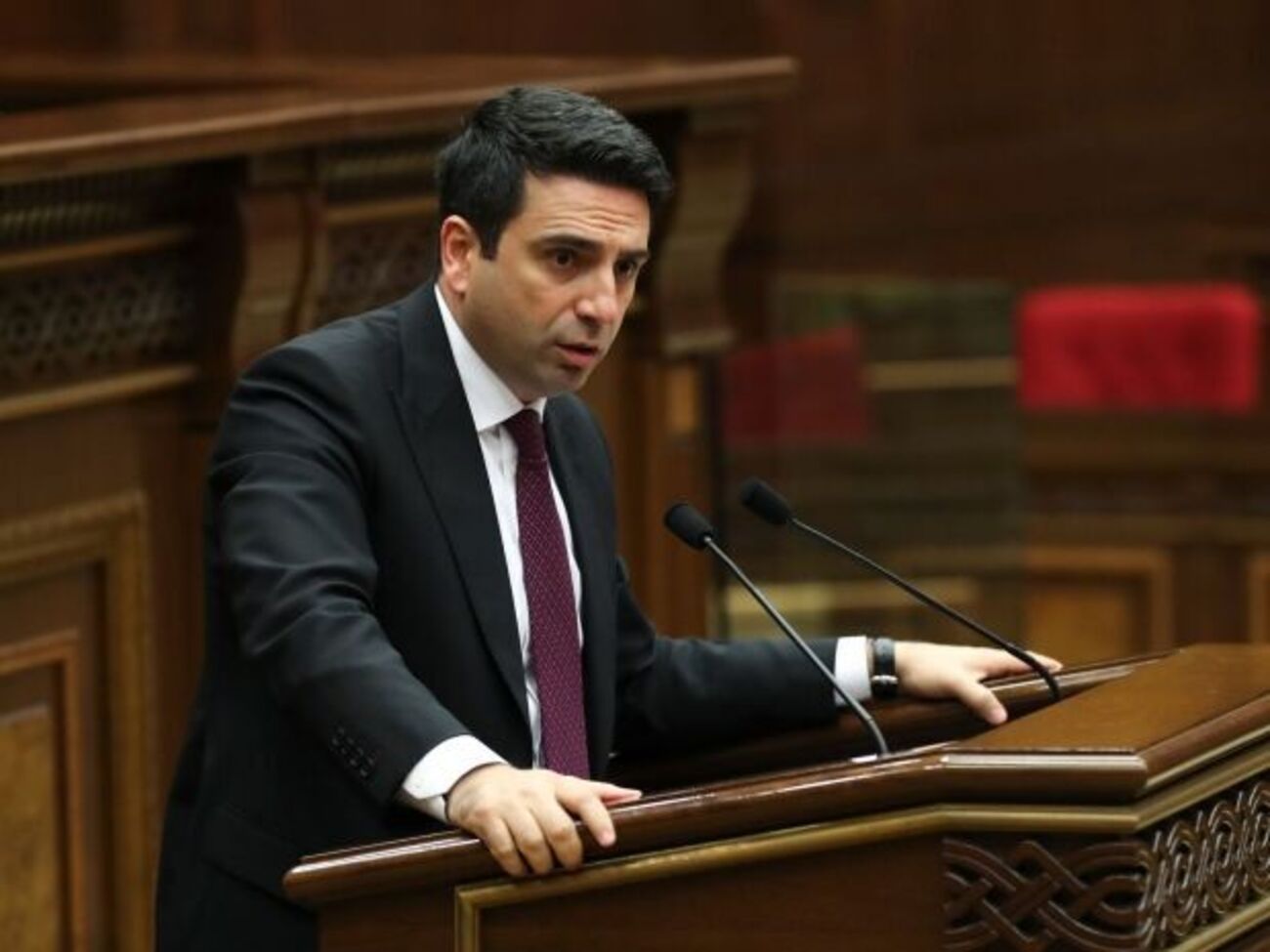 По словам Симоняна, Армения ждет "более ощутимых действий"